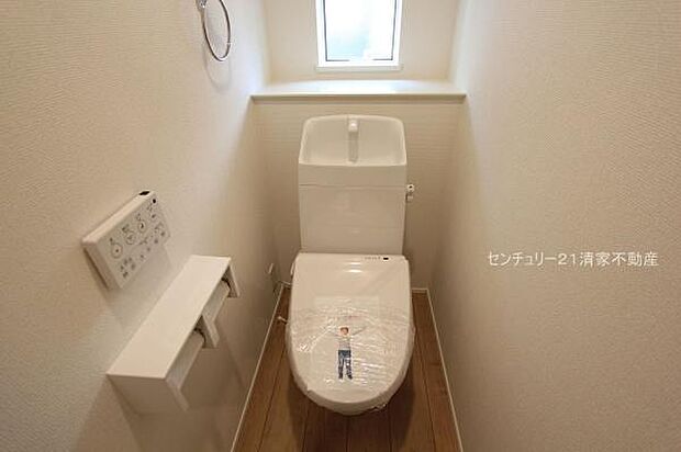 3号棟:白を基調とした、清潔感のある水廻りです。(2025年11月撮影)