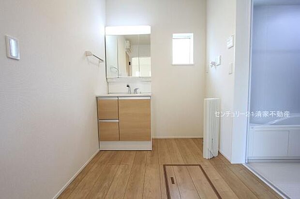 3号棟:ゆとりの洗面スペースで身支度もスムーズ!(2025年11月撮影)