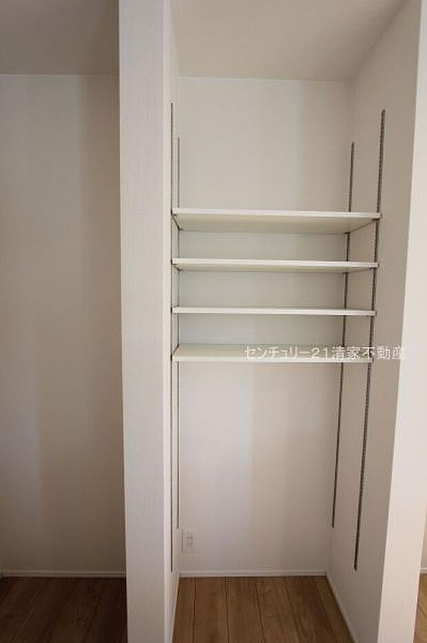 3号棟:リビングに便利な収納スペースあり!(2025年11月撮影)