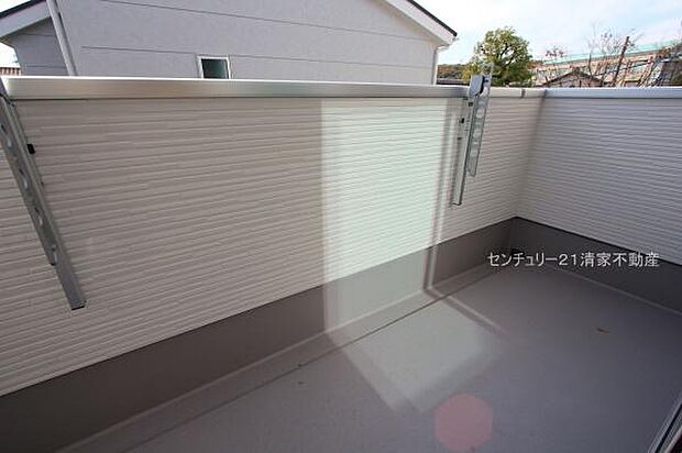 3号棟:広々バルコニーでお洗濯ラクラク(2025年11月撮影)