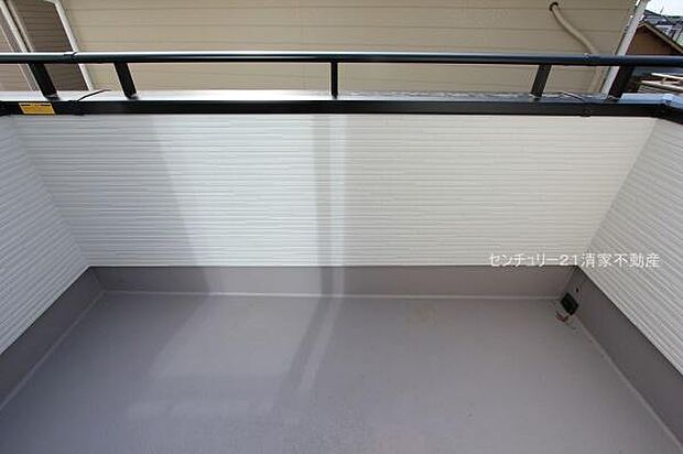 陽当たり良好な南向きバルコニー！(2025年12月撮影)