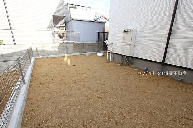 お子様も嬉しいお庭付き！(2025年12月撮影)