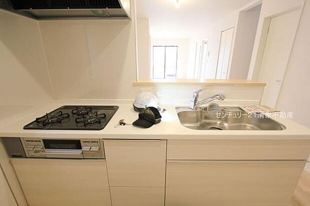 1号棟:家族との会話が弾む対面式キッチン!(2025年10月撮影)