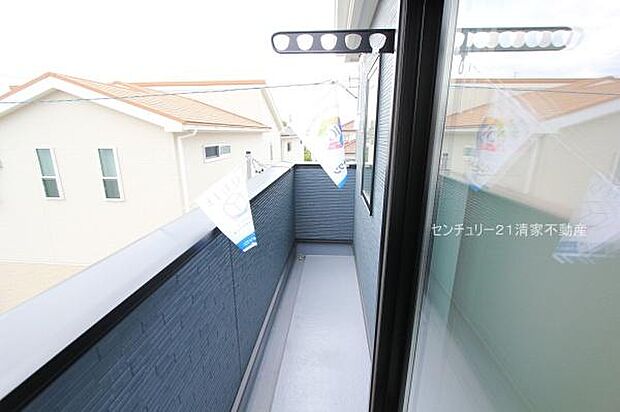 1号棟:陽当たり良好な南向きバルコニー!(2025年10月撮影)