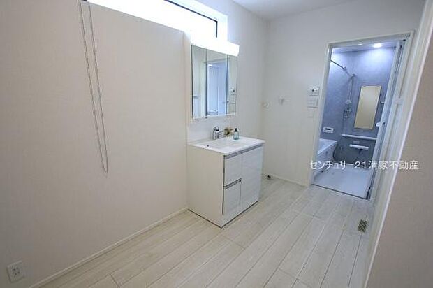 1号棟：ゆとりの洗面スペースで身支度もスムーズ！(2026年01月撮影)