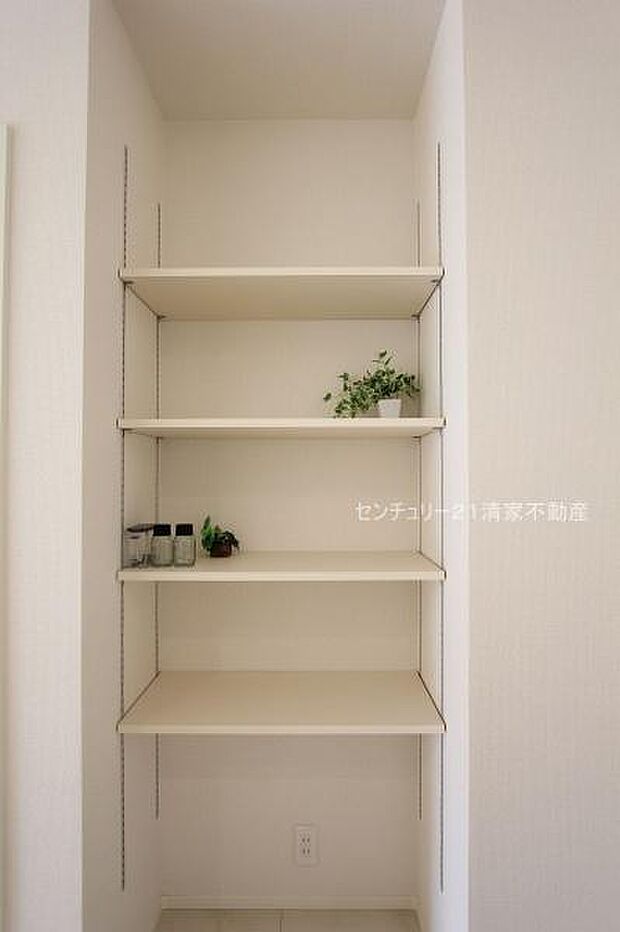 1号棟：高さを調整できる便利な棚を完備(2026年01月撮影)