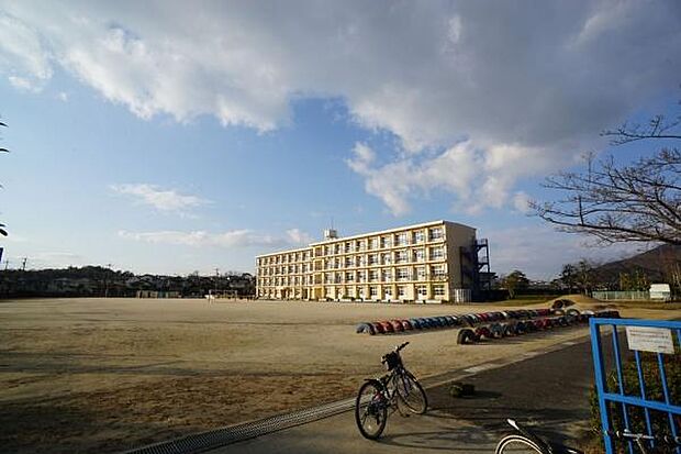 押沢台小学校まで650m、押沢台小学校まで650m(徒歩約9分)