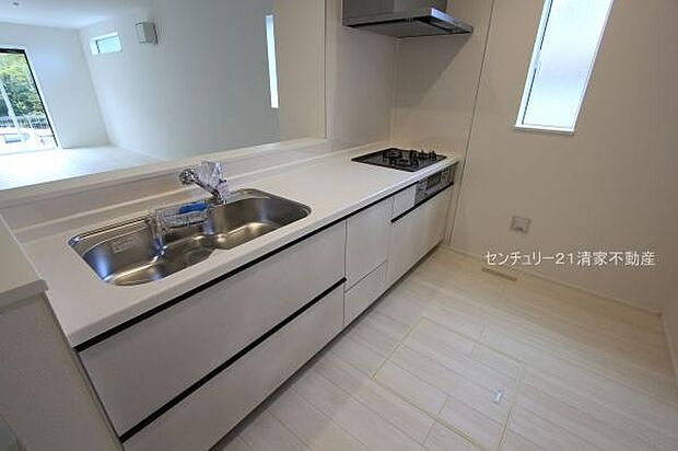 1号棟：家族との会話が弾む対面式キッチン！(2025年12月撮影)