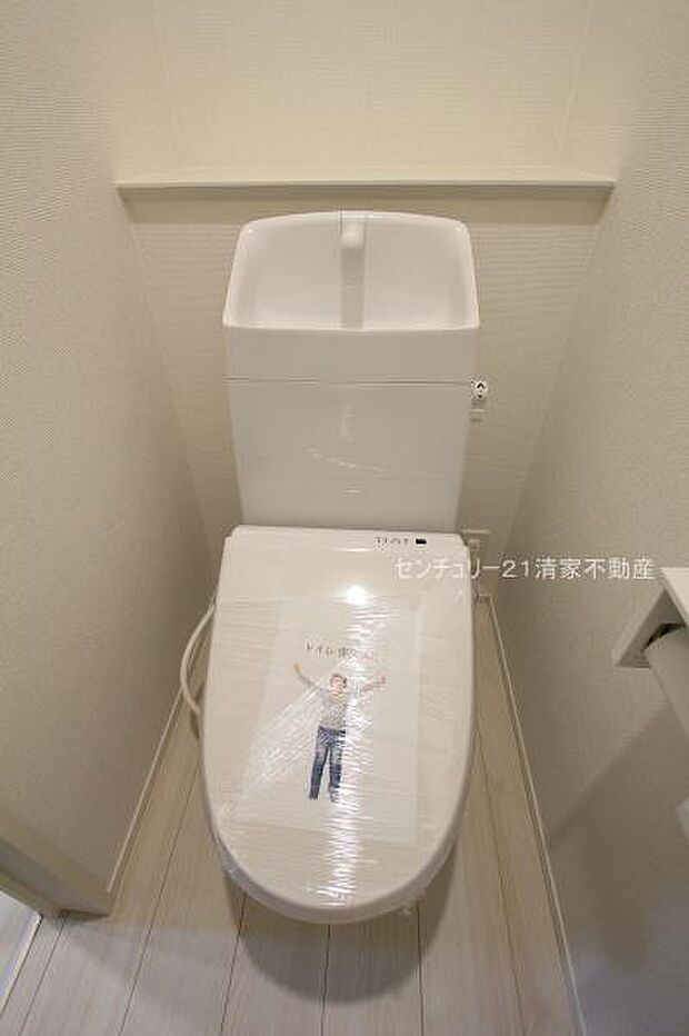 1号棟:白を基調とした、清潔感のある水廻りです。(2025年12月撮影)