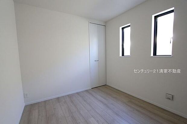 Ｂ号棟：陽光ふりそそぐ明るい室内！(2025年12月撮影)