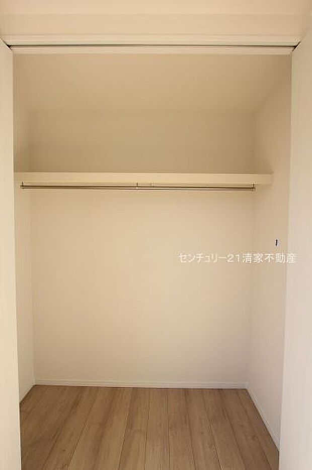 Ｂ号棟：季節物もすっきり収納できます！(2025年12月撮影)