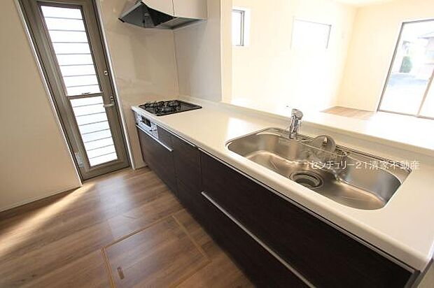 1号棟：ゴミ捨てラクラク、勝手口のあるキッチン！(2025年12月撮影)