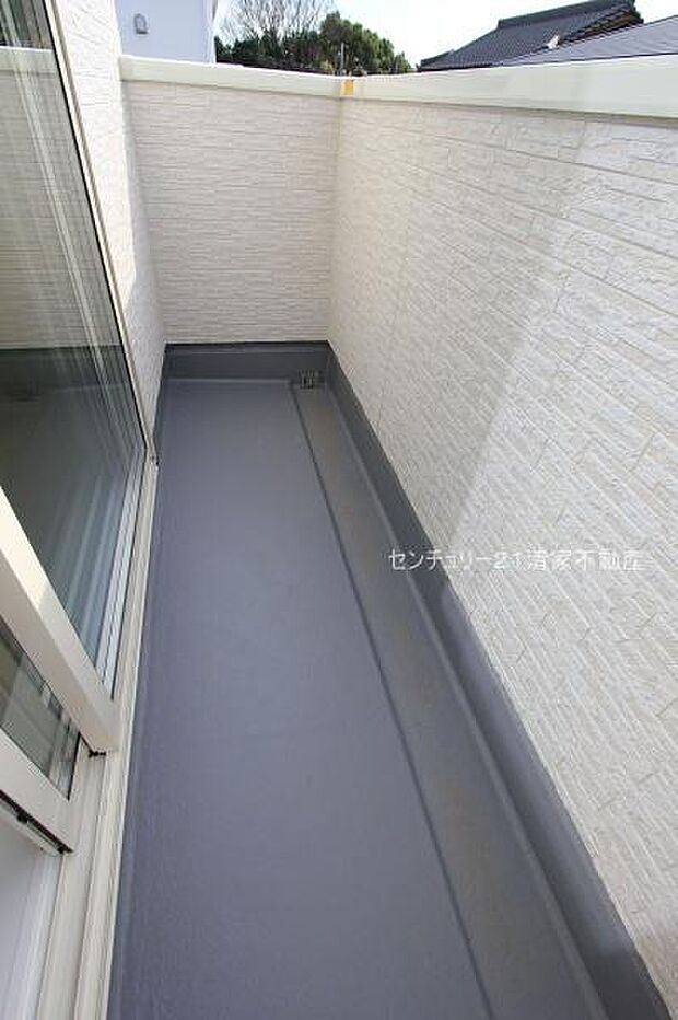 2号棟：広々バルコニーでお洗濯ラクラク(2025年12月撮影)