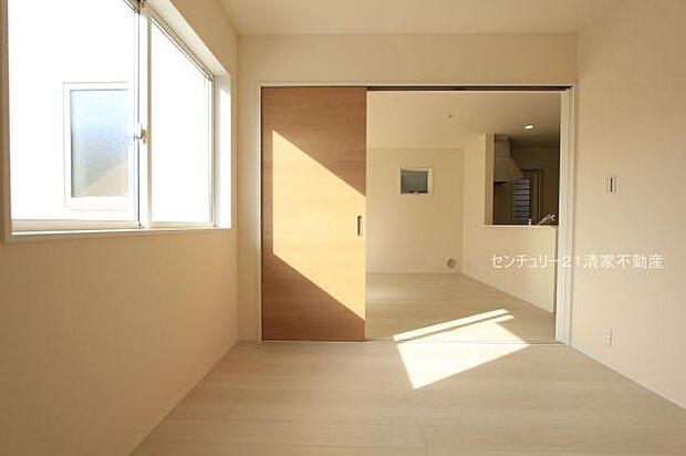 2号棟：陽光ふりそそぐ明るい室内！(2025年12月撮影)