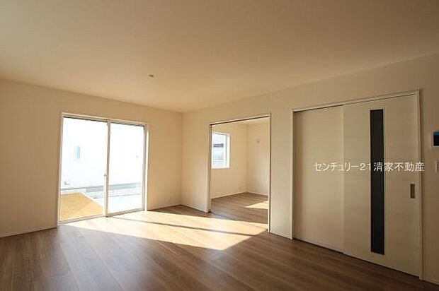 3号棟:明るい日差しが入るリビング!(2025年12月撮影)