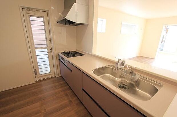 3号棟:ゴミ捨てラクラク、勝手口のあるキッチン!(2025年12月撮影)