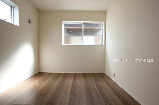 3号棟:2面採光で明るい室内!(2025年12月撮影)