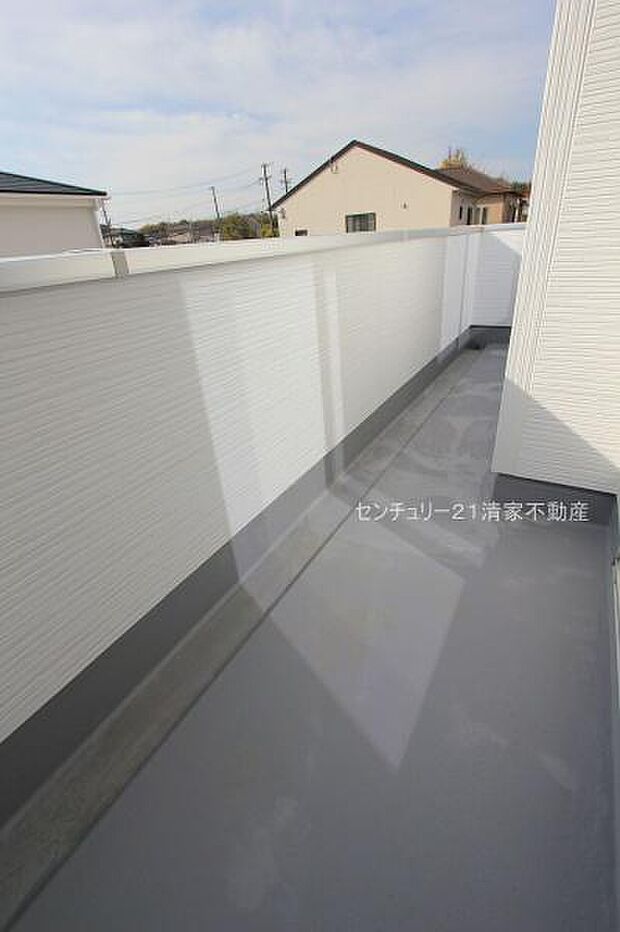 3号棟:広々バルコニーでお洗濯ラクラク(2025年12月撮影)