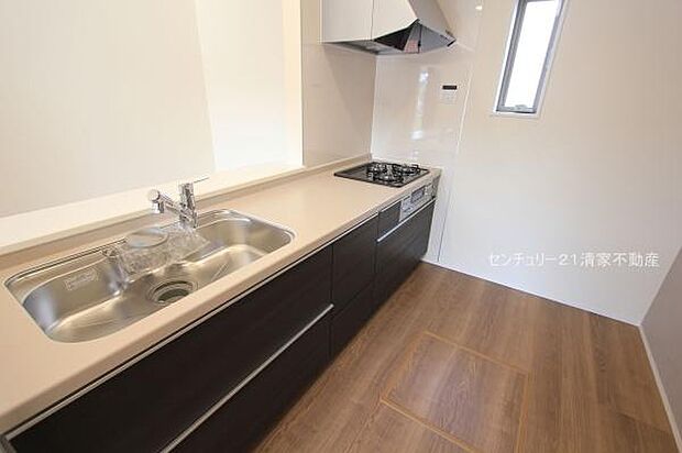 4号棟:家族との会話が弾む対面式キッチン!(2025年12月撮影)