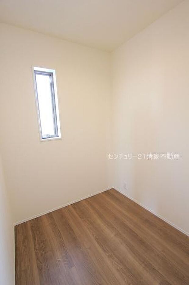 4号棟:たっぷり収納のウォークインクローゼット!(2025年12月撮影)