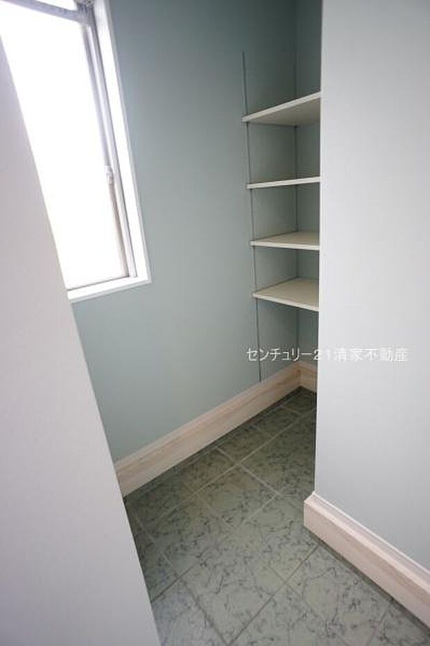 A号棟:玄関周りもすっきりシューズクローク完備!(2025年09月撮影)