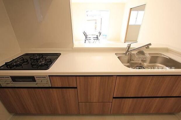 1号棟：リビングを見通せるカウンターキッチン！(2026年01月撮影)