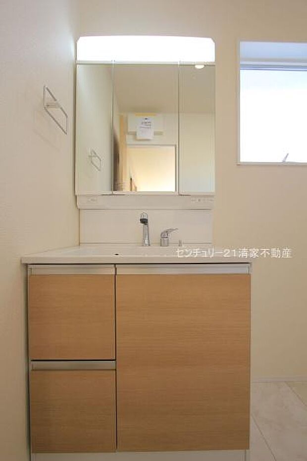 1号棟：ワイドな鏡を備えた洗面化粧台(2026年01月撮影)