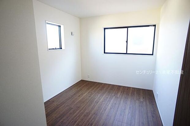 2面採光で明るい室内！(2025年12月撮影)