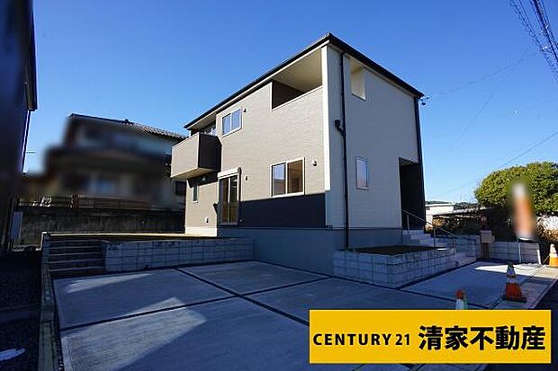 1号棟：駐車スペース2台分あり!(2025年12月撮影)