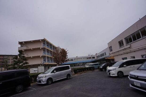 岩成台小学校まで350m、岩成台小学校まで350m(徒歩約5分)