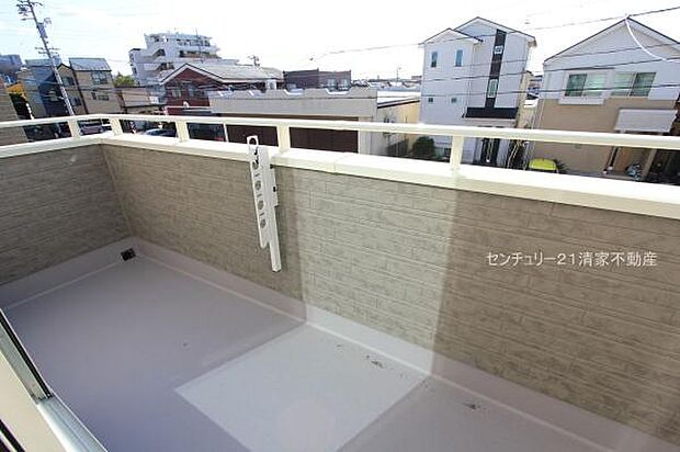 Ｃ号棟：広々バルコニーでお洗濯ラクラク(2026年01月撮影)