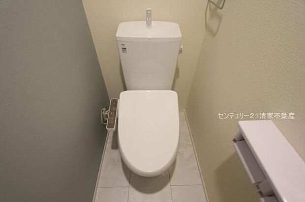 白を基調とした、清潔感のある水廻りです。(2026年01月撮影)