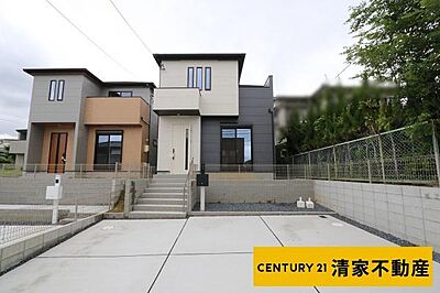 外観:2号棟:閑静な住宅街で子育て環境良好(2026年06月撮影) 外観:2号棟:閑静な住宅街で子育て環境良好(2026年06月撮影)