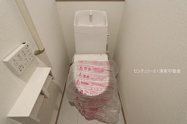 A号棟:手すりがついているため、ご年配の方も安心(2026年02月撮影)