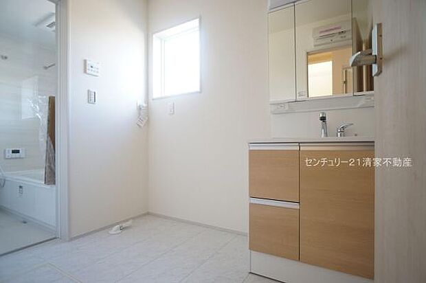 1号棟：ゆとりの洗面スペースで身支度もスムーズ！(2026年01月撮影)