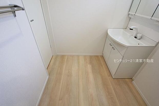 3号棟：ゆとりの洗面スペースで身支度もスムーズ！(2025年12月撮影)