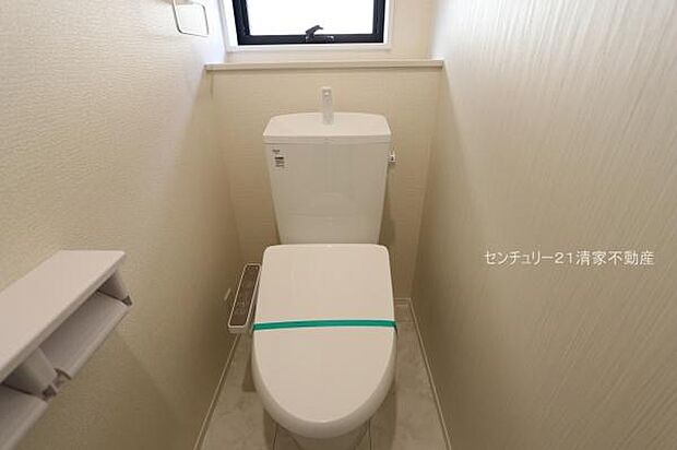 白を基調とした、清潔感のある水廻りです。(2026年03月撮影)