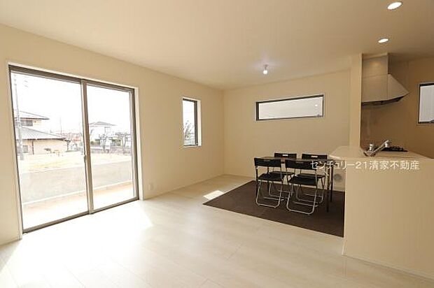 2号棟:ご家族みんながゆったり寛げるリビング(2026年03月撮影)