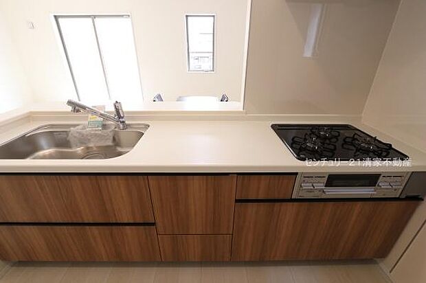 2号棟:家族との会話が弾む対面式キッチン!(2026年03月撮影)