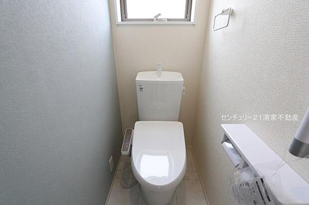 2号棟:白を基調とした、清潔感のある水廻りです。(2026年03月撮影)