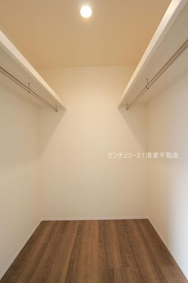 すっきり片付くウォークインクローゼット(2026年01月撮影)