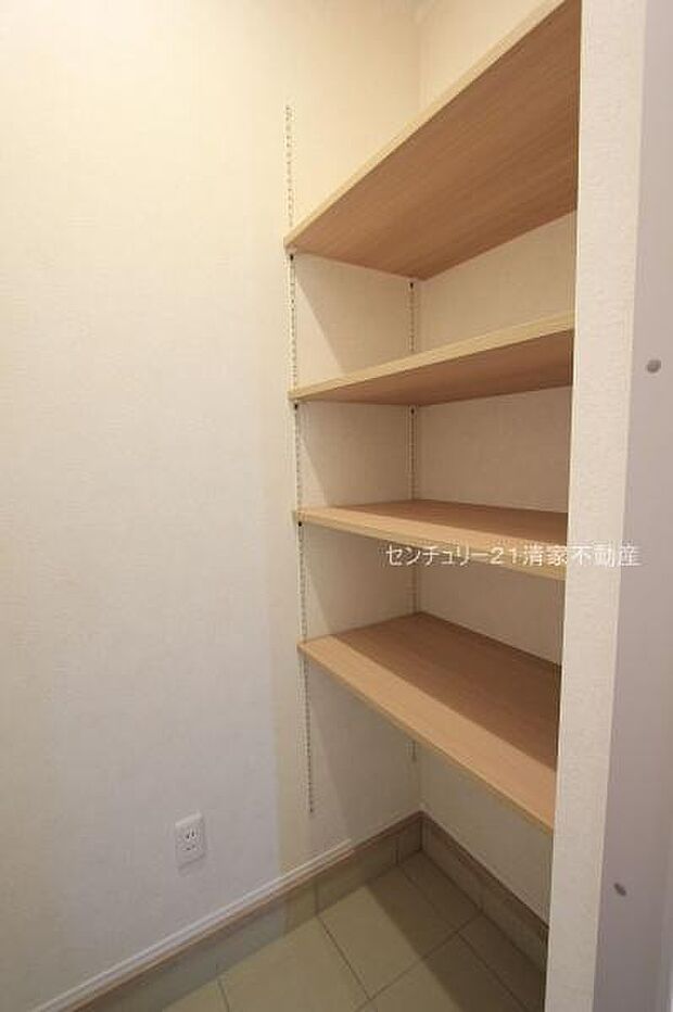 4号棟：ベビーカーも収納できる土間収納あり！(2026年01月撮影)