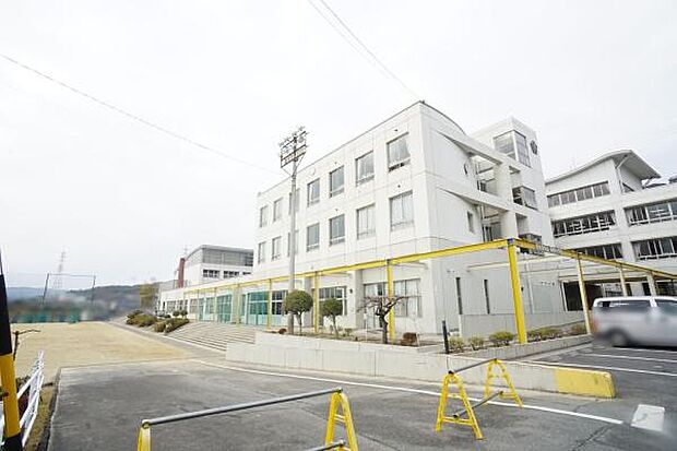 陶都中学校まで1200m、陶都中学校まで1200m(徒歩約15分)