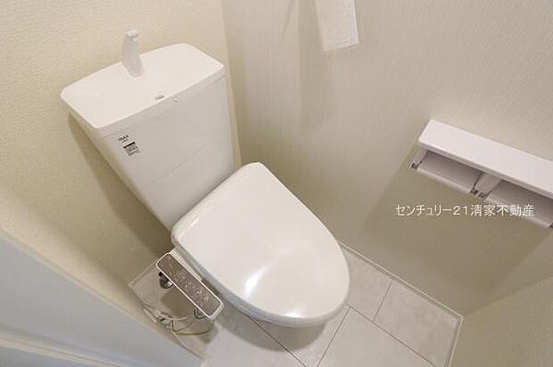 4号棟：白を基調とした、清潔感のある水廻りです。(2026年05月撮影)