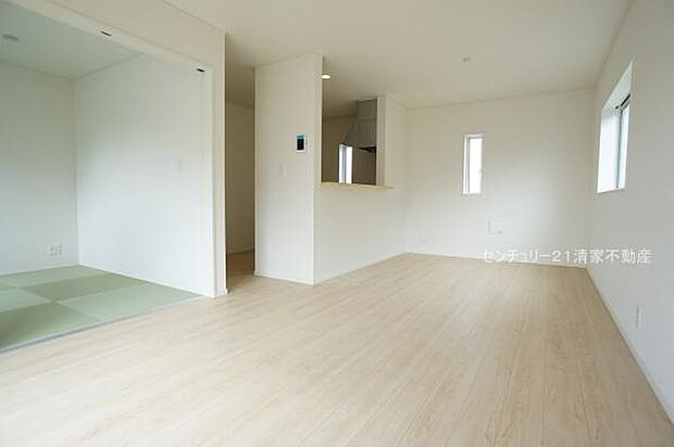 2号棟:明るい日差しが入るリビング!(2026年03月撮影)