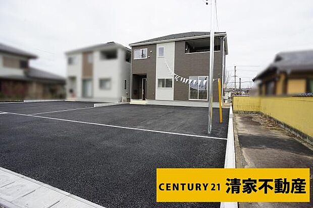 2号棟:駐車スペース3台可(車種による)(2026年03月撮影)