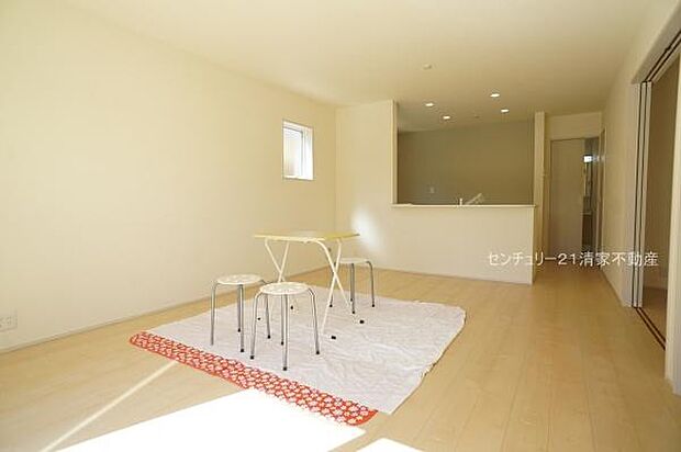 明るい日差しが入るリビング!(2026年03月撮影)