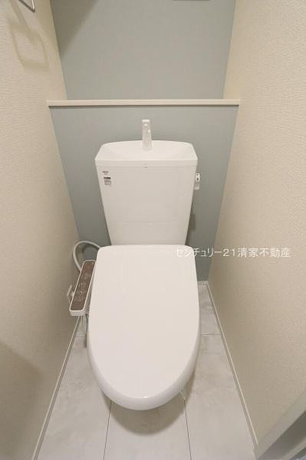 1号棟：白を基調とした、清潔感のある水廻りです。(2026年06月撮影)
