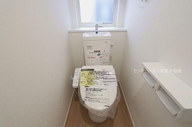 1号棟:白を基調とした、清潔感のある水廻りです。(2026年02月撮影)