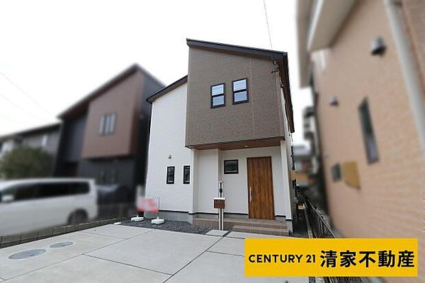 1号棟:駐車スペース3台可(車種による)(2026年02月撮影)